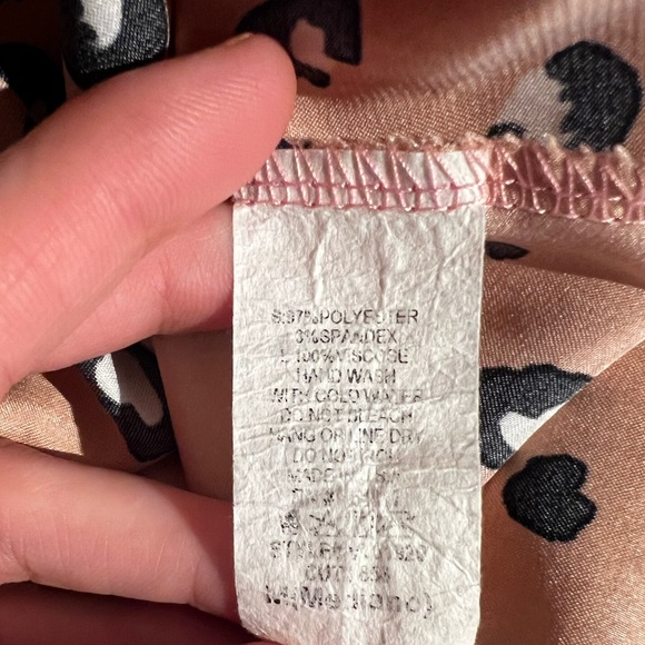 Pink gold Animal print blouse 💛 - Picture 7 of 15